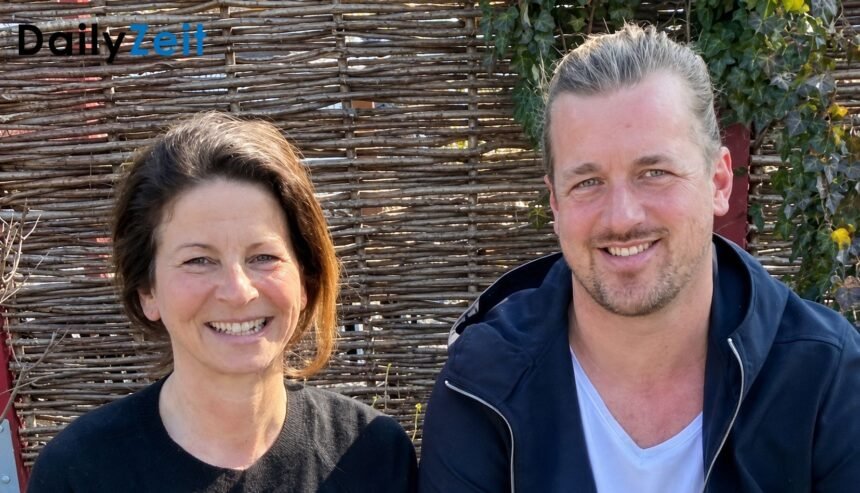 Sebastian Burggraf gemeinsam mit einer Kollegin im Garten